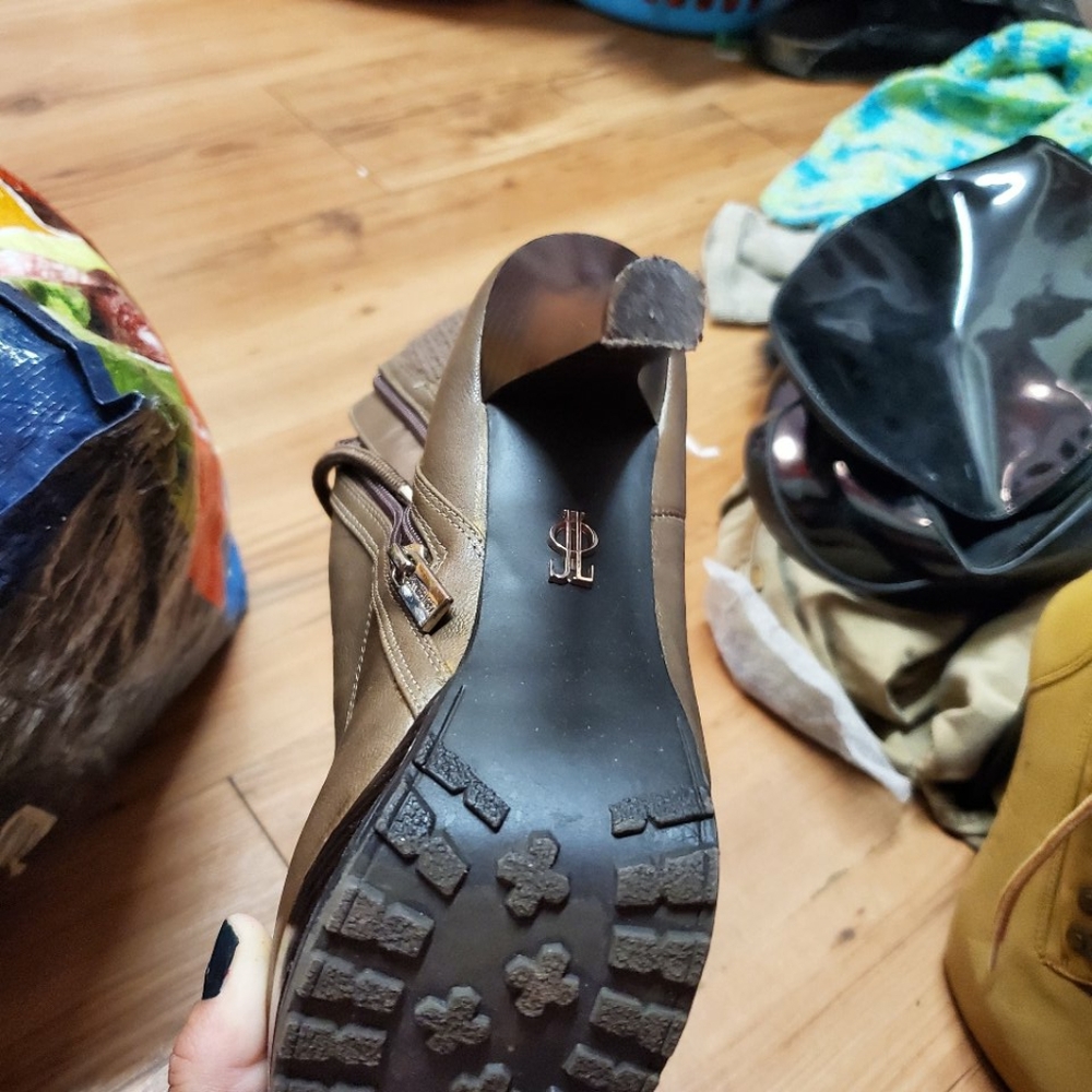 Boot - Picture 4 of 4